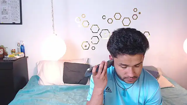 Snapshot of Provincute chatting on 11/16/25, 04:07 Provincute online show from 11/16/25, 04:07