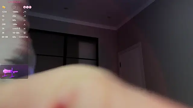 Snapshot of lunajii chatting on 10/15/25, 07:14 lunajii online show from 10/15/25, 07:14