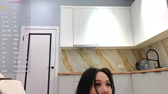 lunajii online show from 04/13/26, 01:55