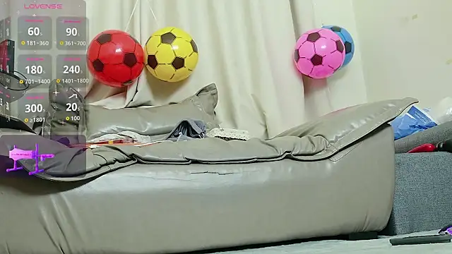 fox-yiyi online show from 07/07/26, 12:09