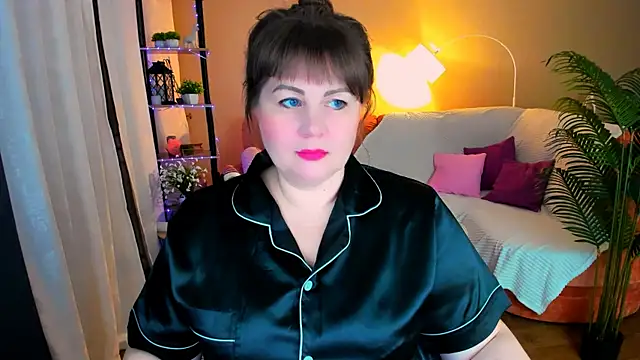 CrystaalStaar online show from 11/18/25, 08:24