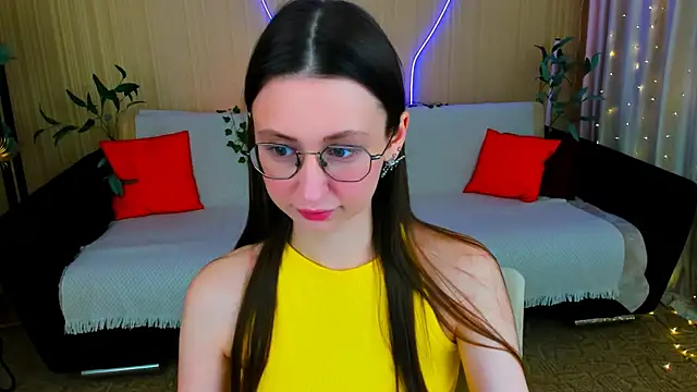 YourLovellyStory online show from 04/05/26, 04:26