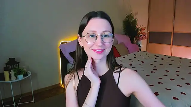 Snapshot of YourLovellyStory chatting on 05/11/26, 04:04 YourLovellyStory online show from 05/11/26, 04:04