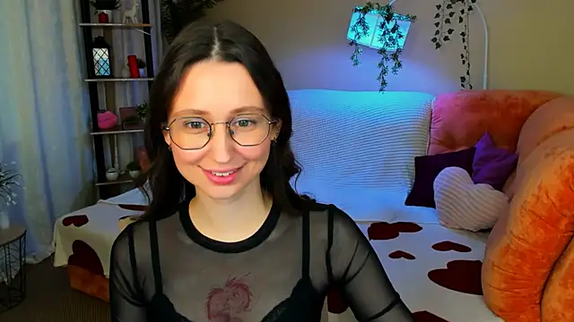 Snapshot of YourLovellyStory chatting on 06/06/26, 12:32 YourLovellyStory online show from 06/06/26, 12:32