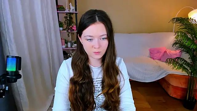 AlluringLookk online show from 10/17/25, 11:13