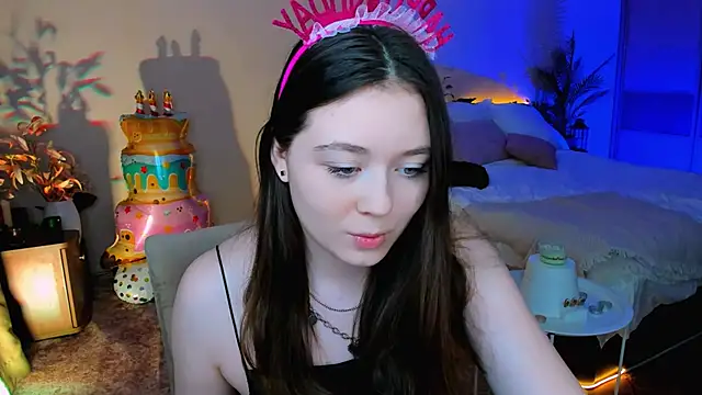 AlluringLookk online show from 11/27/25, 11:23