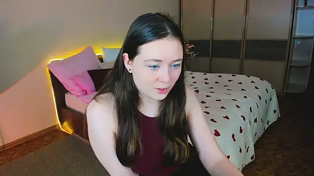 AlluringLookk online show from 04/10/26, 12:21