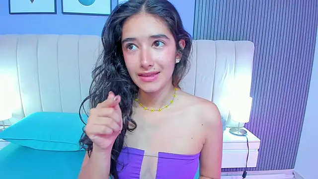 Snapshot of Ivy_petit chatting on 07/16/26, 11:27 Ivy petit online show from 07/16/26, 11:27