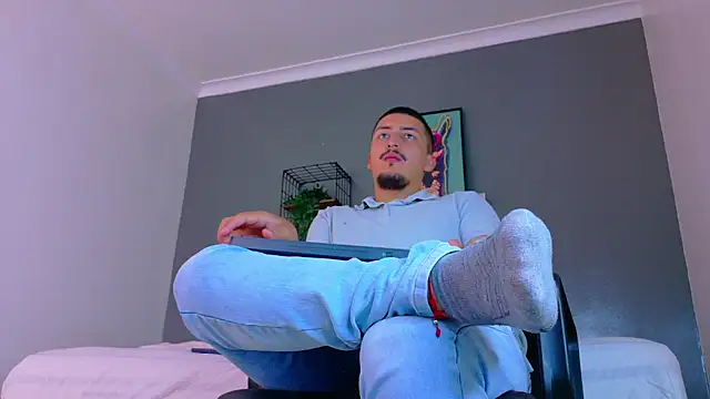 MrFox   online show from 04/18/26, 07:58