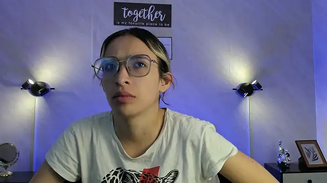 Emilia Bons online show from 09/18/25, 01:24