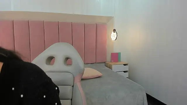 Emilia Bons online show from 02/06/26, 01:58