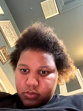 chocolate bella online show from 10/13/25, 04:51