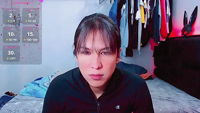 Snapshot of Azley_sweet chatting on 06/19/26, 01:37 Azley sweet online show from 06/19/26, 01:37