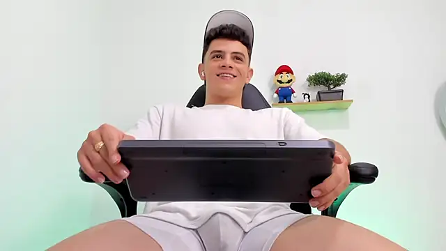 Mikecooper online show from 10/23/25, 01:38