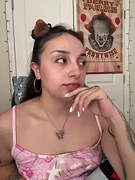 CharmingMaddie online show from 04/18/26, 07:58