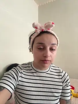 Snapshot of CharmingMaddie chatting on 05/13/26, 05:43 CharmingMaddie online show from 05/13/26, 05:43