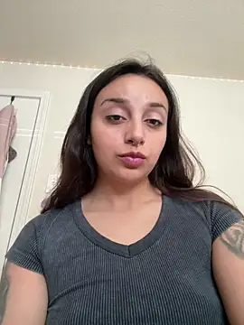 Snapshot of CharmingMaddie chatting on 05/17/26, 03:52 CharmingMaddie online show from 05/17/26, 03:52