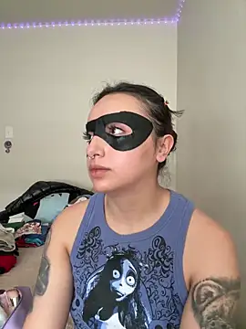 Snapshot of CharmingMaddie chatting on 05/24/26, 03:39 CharmingMaddie online show from 05/24/26, 03:39