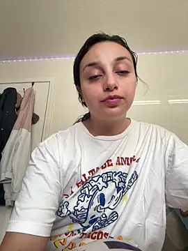 Snapshot of CharmingMaddie chatting on 06/01/26, 04:52 CharmingMaddie online show from 06/01/26, 04:52