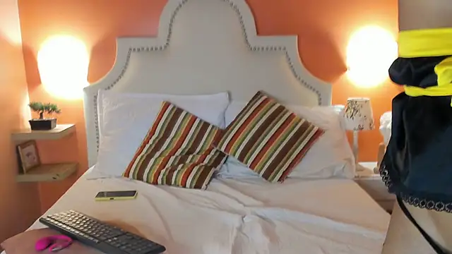 Violett Salvatore online show from 10/02/25, 10:50