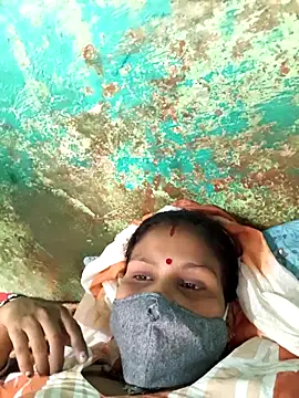 Snapshot of Love-pari077 chatting on 09/18/25, 04:36 Love-pari077 online show from 09/18/25, 04:36