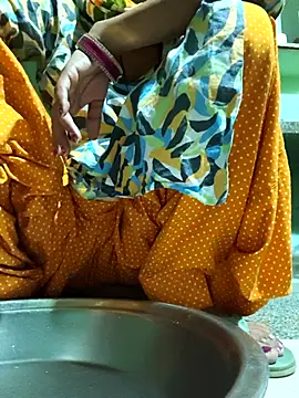 Snapshot of Love-pari077 chatting on 10/08/25, 01:20 Love-pari077 online show from 10/08/25, 01:20