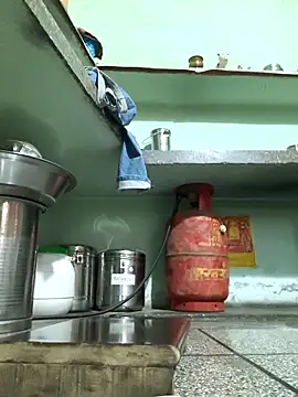 Snapshot of Love-pari077 chatting on 10/12/25, 12:31 Love-pari077 online show from 10/12/25, 12:31