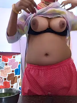 Snapshot of Love-pari077 chatting on 10/17/25, 01:03 Love-pari077 online show from 10/17/25, 01:03