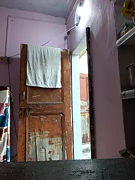 Snapshot of Love-pari077 chatting on 10/18/25, 01:08 Love-pari077 online show from 10/18/25, 01:08