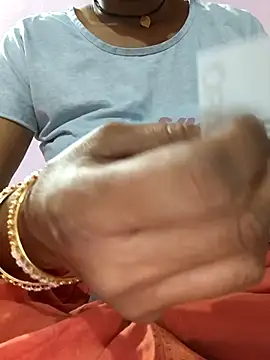 Snapshot of Love-pari077 chatting on 10/20/25, 05:13 Love-pari077 online show from 10/20/25, 05:13