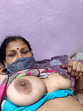 Snapshot of Love-pari077 chatting on 10/22/25, 03:12 Love-pari077 online show from 10/22/25, 03:12