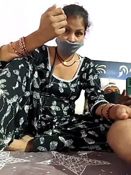 Snapshot of Love-pari077 chatting on 10/26/25, 03:18 Love-pari077 online show from 10/26/25, 03:18