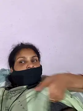 Snapshot of Love-pari077 chatting on 11/11/25, 04:07 Love-pari077 online show from 11/11/25, 04:07