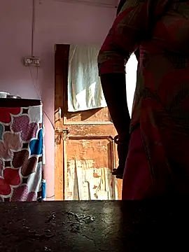 Snapshot of Love-pari077 chatting on 11/15/25, 04:32 Love-pari077 online show from 11/15/25, 04:32