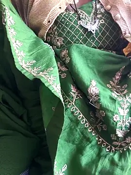 Snapshot of Love-pari077 chatting on 11/22/25, 05:28 Love-pari077 online show from 11/22/25, 05:28