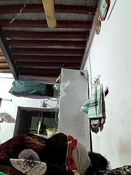 Snapshot of Love-pari077 chatting on 12/18/25, 11:44 Love-pari077 online show from 12/18/25, 11:44