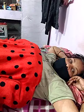 Snapshot of Love-pari077 chatting on 12/21/25, 01:24 Love-pari077 online show from 12/21/25, 01:24