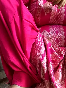 Snapshot of Love-pari077 chatting on 02/15/26, 07:51 Love-pari077 online show from 02/15/26, 07:51