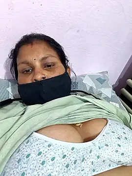 Snapshot of Love-pari077 chatting on 04/08/26, 04:18 Love-pari077 online show from 04/08/26, 04:18