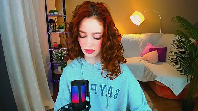 ChristinaConteeree online show from 11/17/25, 07:08