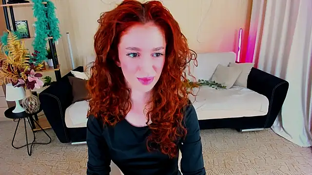 ChristinaConteeree online show from 12/01/25, 07:30