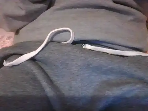 Snapshot of Bony69527g chatting on 10/27/25, 04:44 Bony69527g online show from 10/27/25, 04:44