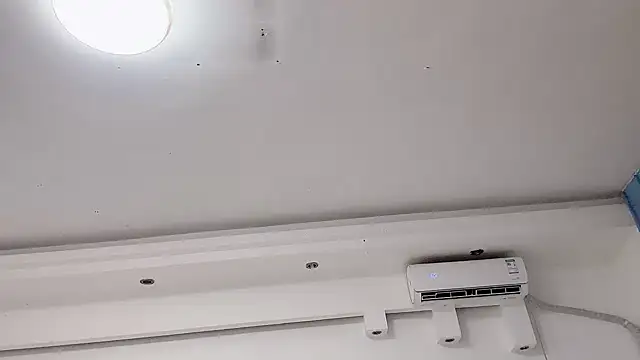 xiaojie2563 online show from 10/06/25, 12:02