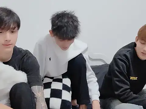 xiaojie2563 online show from 11/13/25, 09:41