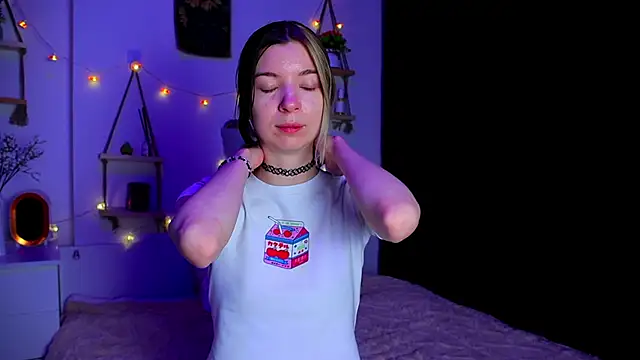 Snapshot of EmmieBlade chatting on 10/18/25, 07:14 EmmieBlade online show from 10/18/25, 07:14