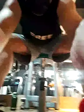 Snapshot of bigbb101011 chatting on 10/05/25, 06:12 bigbb101011 online show from 10/05/25, 06:12