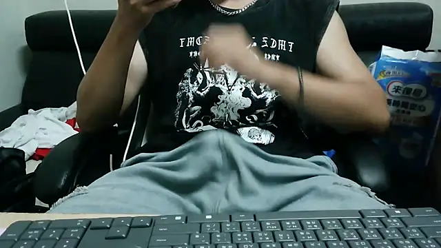 Snapshot of bigbb101011 chatting on 10/30/25, 03:24 bigbb101011 online show from 10/30/25, 03:24