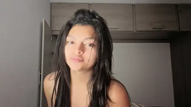 Candela    online show from 11/06/25, 07:09