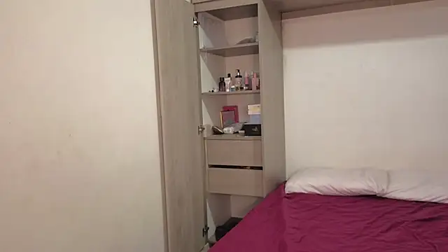 Candela    online show from 04/22/26, 01:12