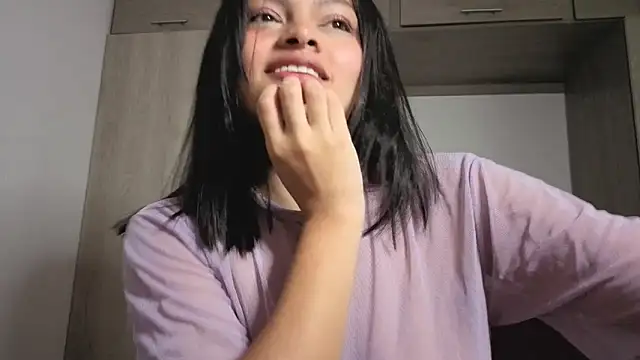 Candela    online show from 06/04/26, 07:03